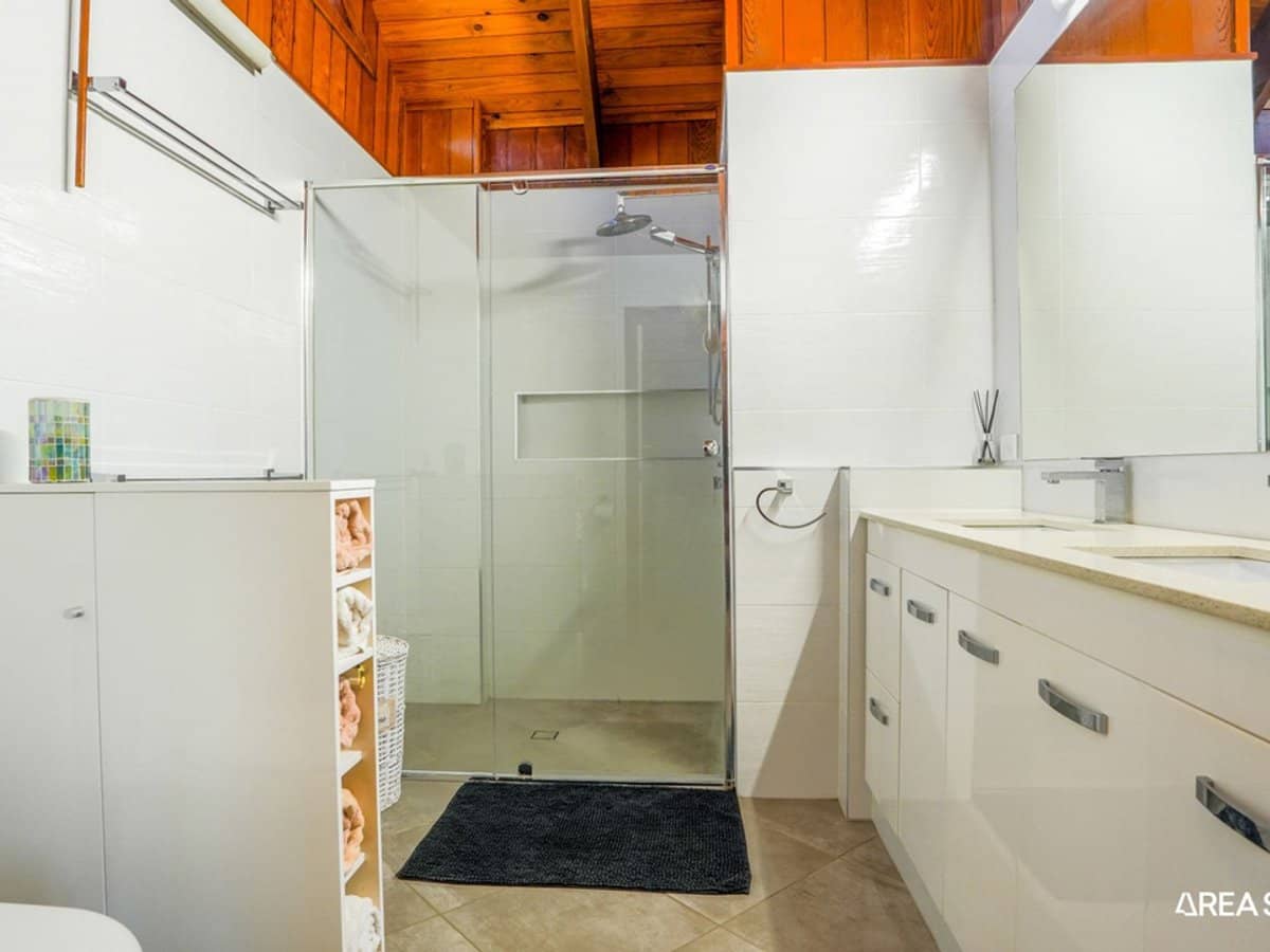 2 Carmel Close, Gilston - Thumbnail 17