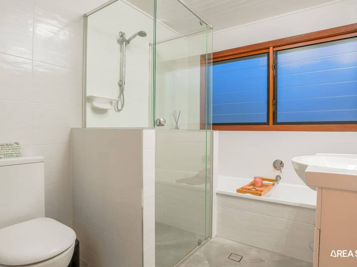 2 Carmel Close, Gilston - Thumbnail 19