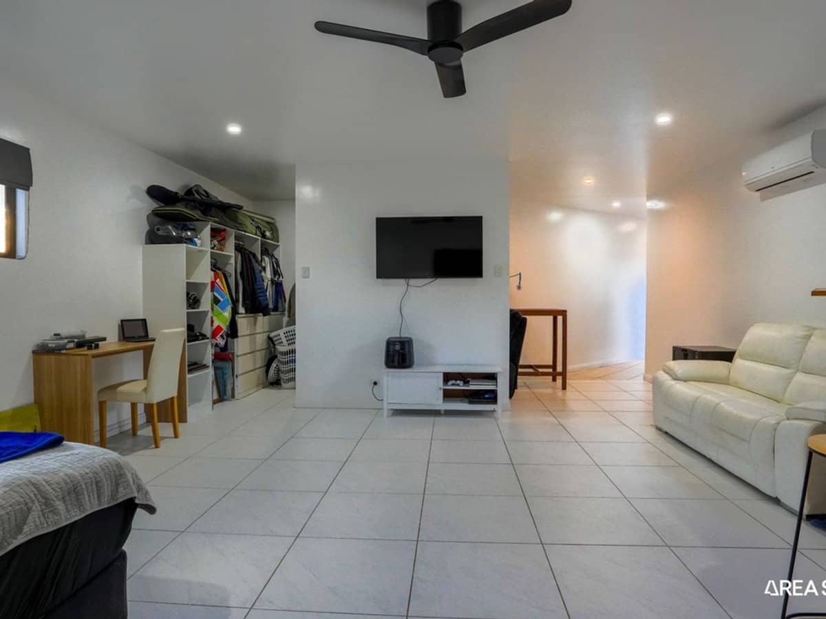 2 Carmel Close, Gilston - Thumbnail 26