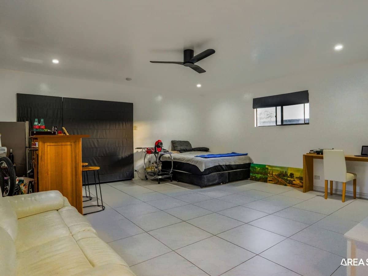 2 Carmel Close, Gilston - Thumbnail 27