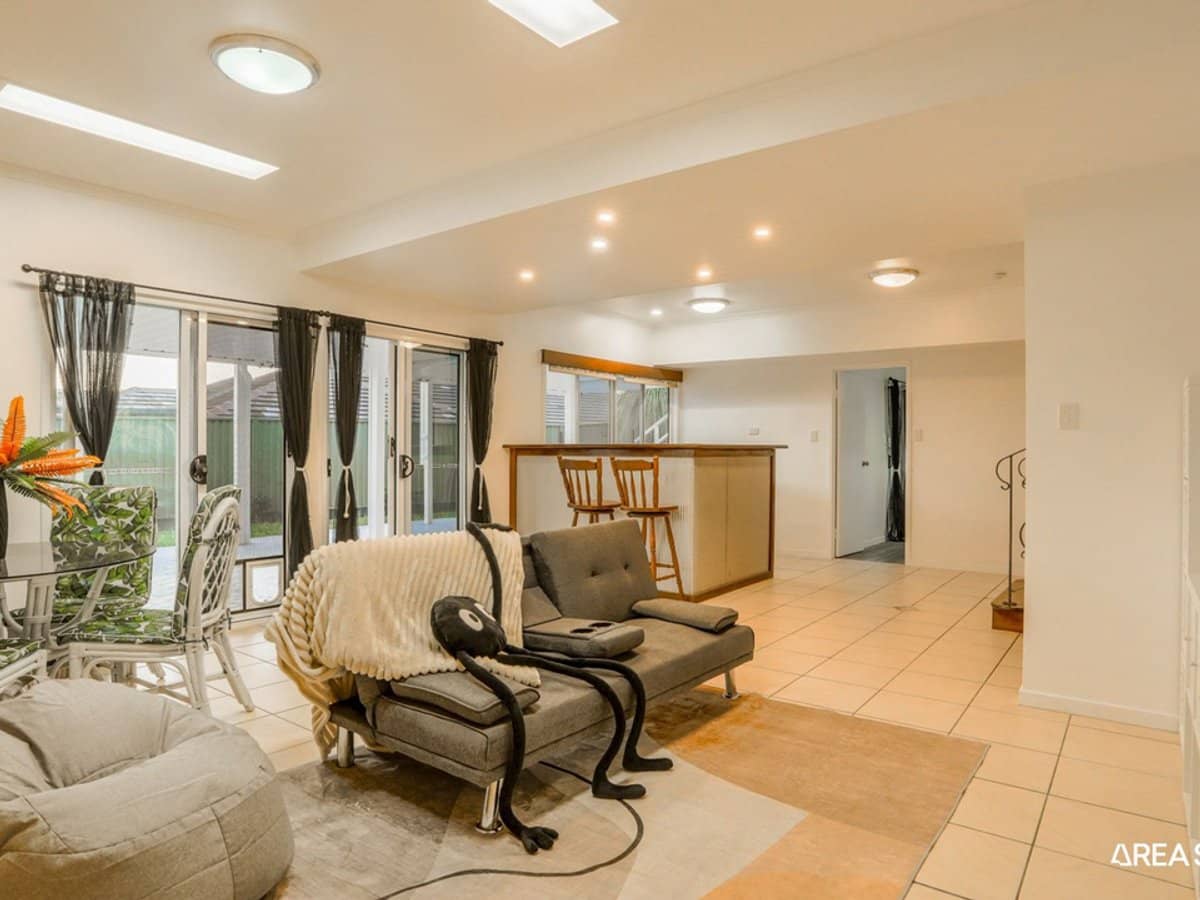 2 Carmel Close, Gilston - Thumbnail 28