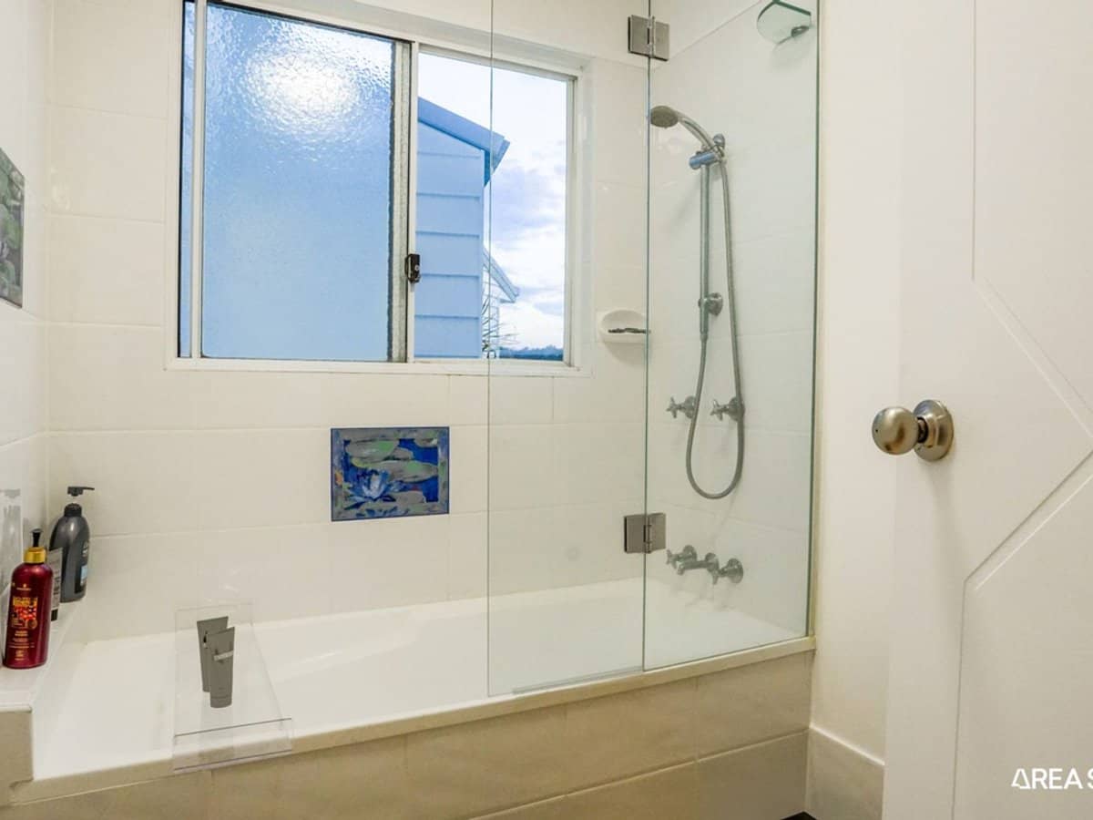 2 Carmel Close, Gilston - Thumbnail 32