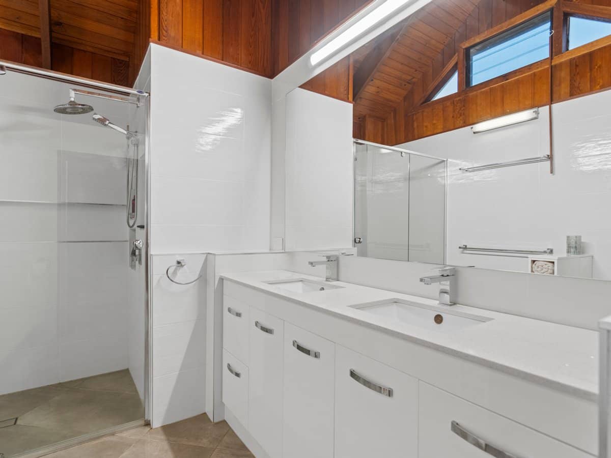 2 Carmel Close, Gilston - Thumbnail 15