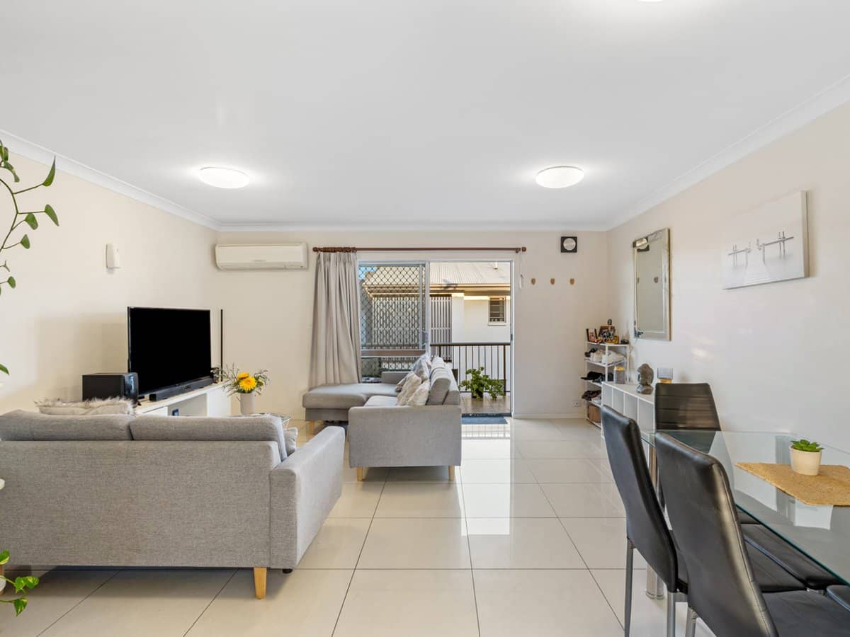 37 Rode Road, WAVELL HEIGHTS - Thumbnail 2