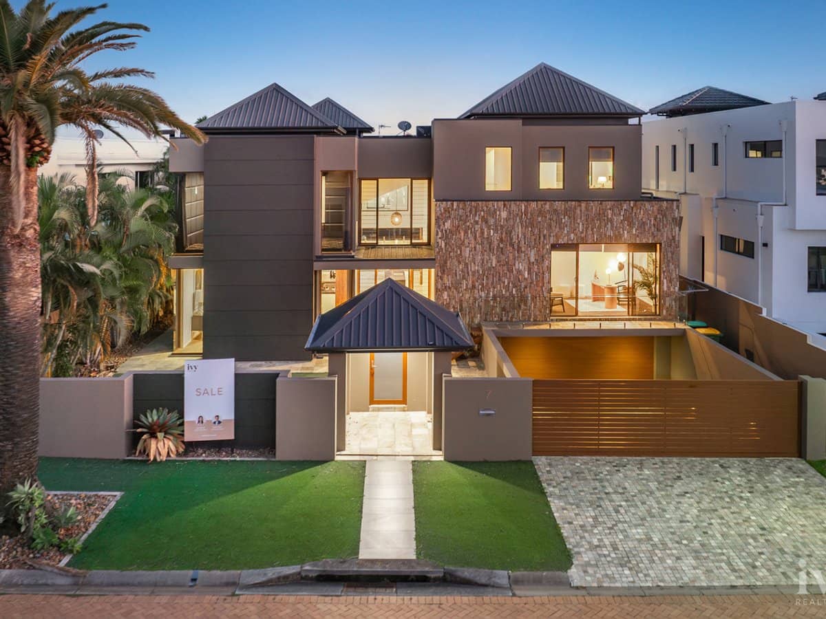 7 Royal Albert Crescent, Sovereign Islands - Thumbnail 1