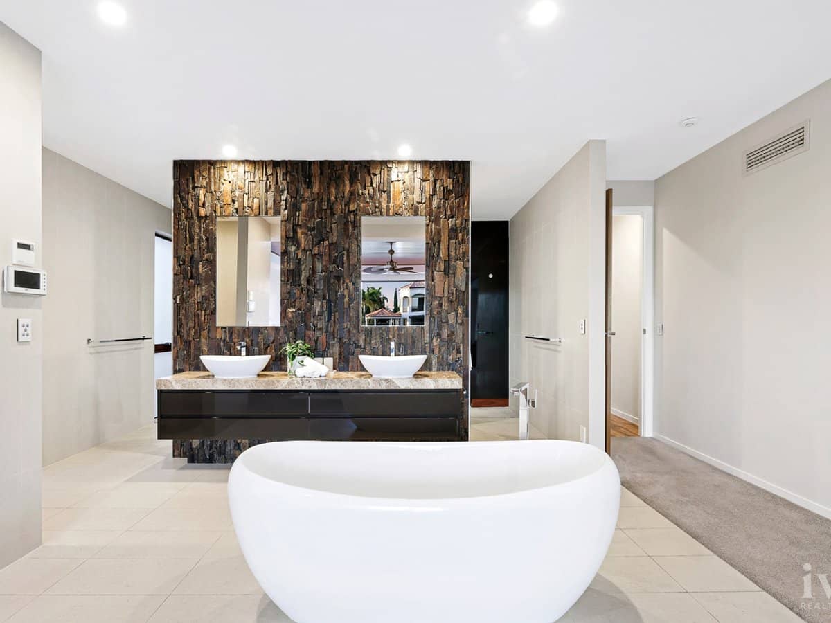 7 Royal Albert Crescent, Sovereign Islands - Thumbnail 20