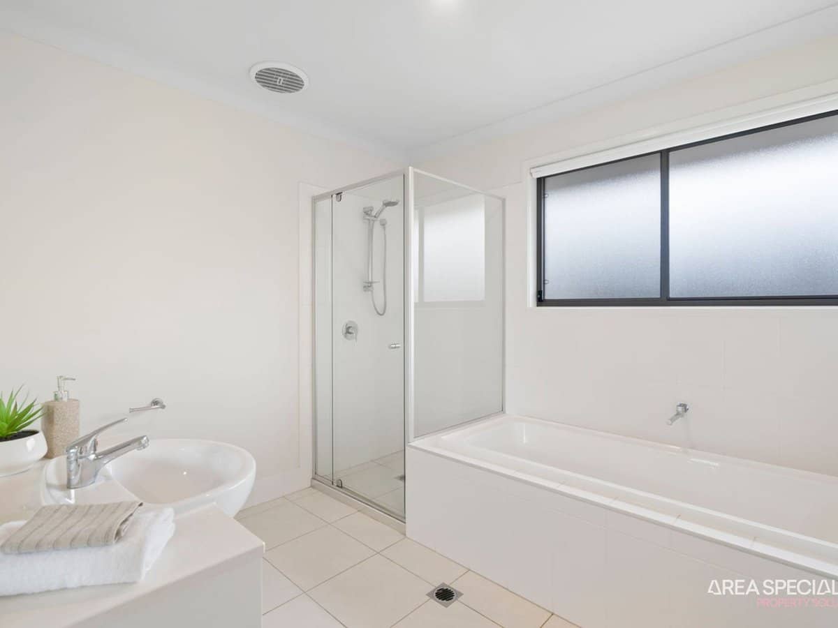 38 Seabright Circuit, Jacobs Well - Thumbnail 17