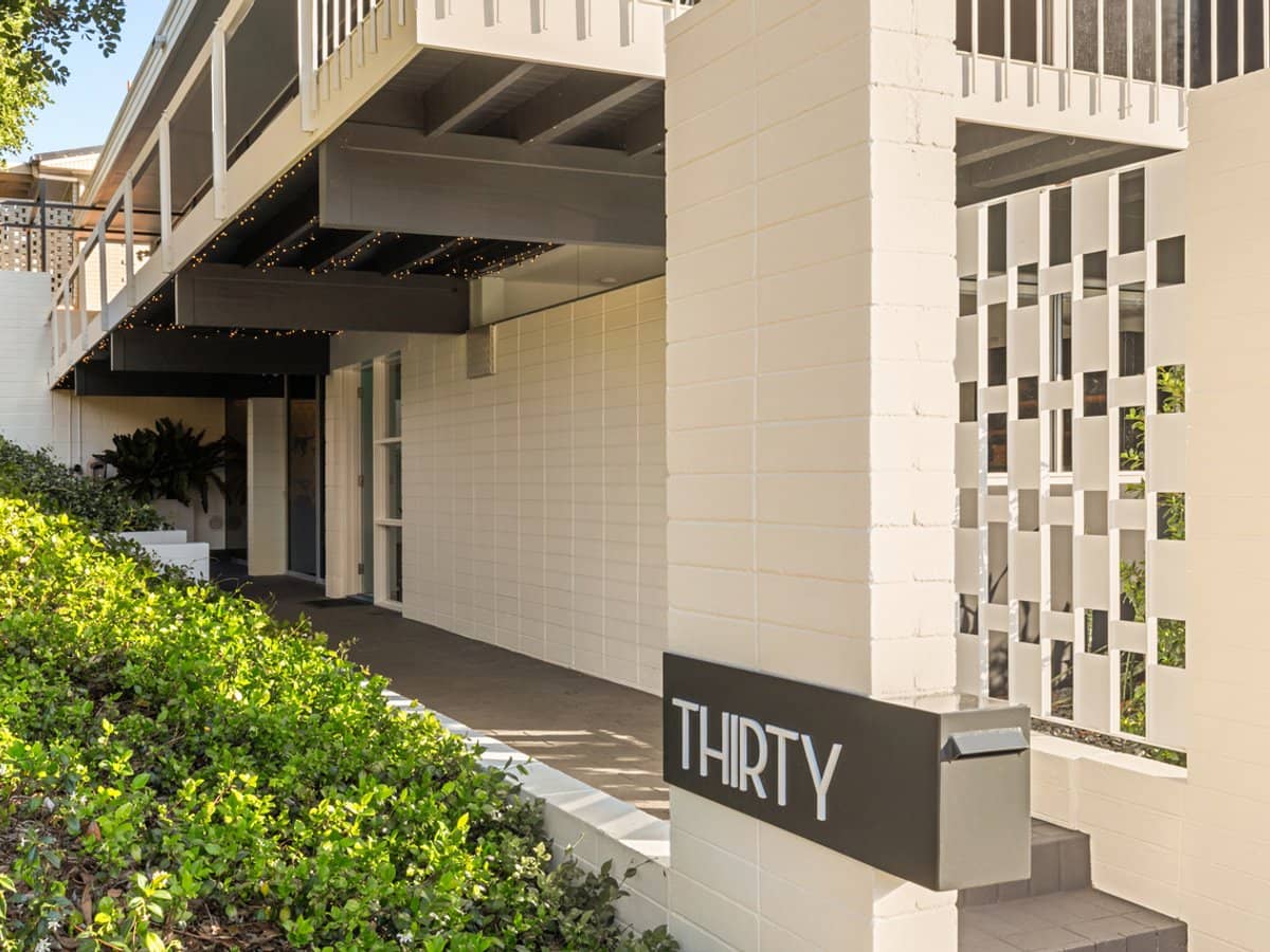 30 Dumbarton Drive, KENMORE - Thumbnail 2