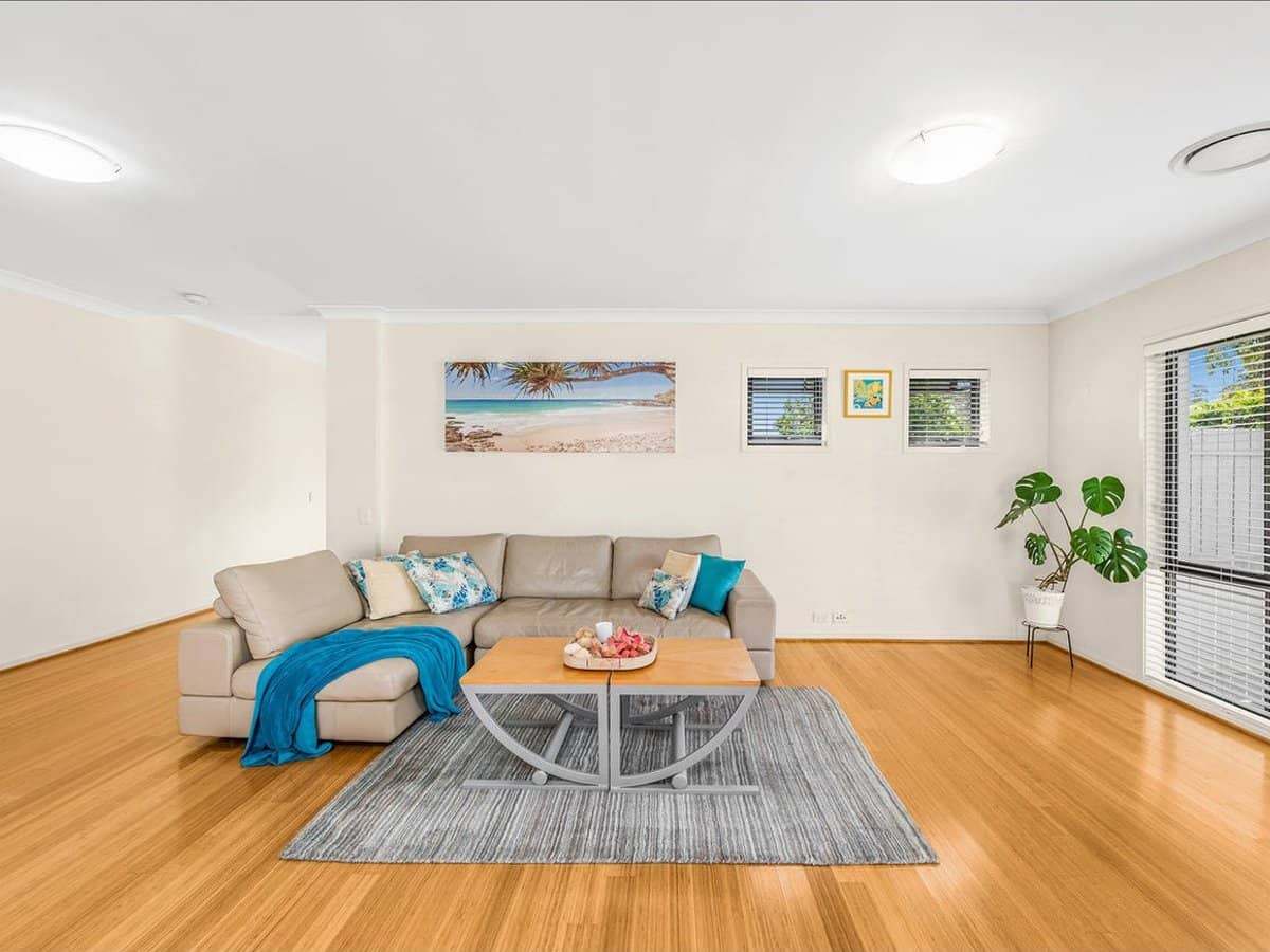 7 Greenway Circuit, MOUNT OMMANEY - Thumbnail 3