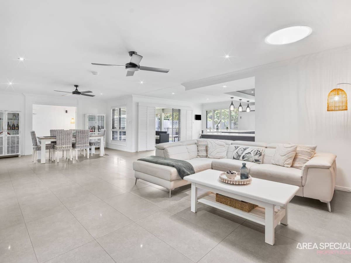 52 Pelican Parade, Jacobs Well - Thumbnail 13