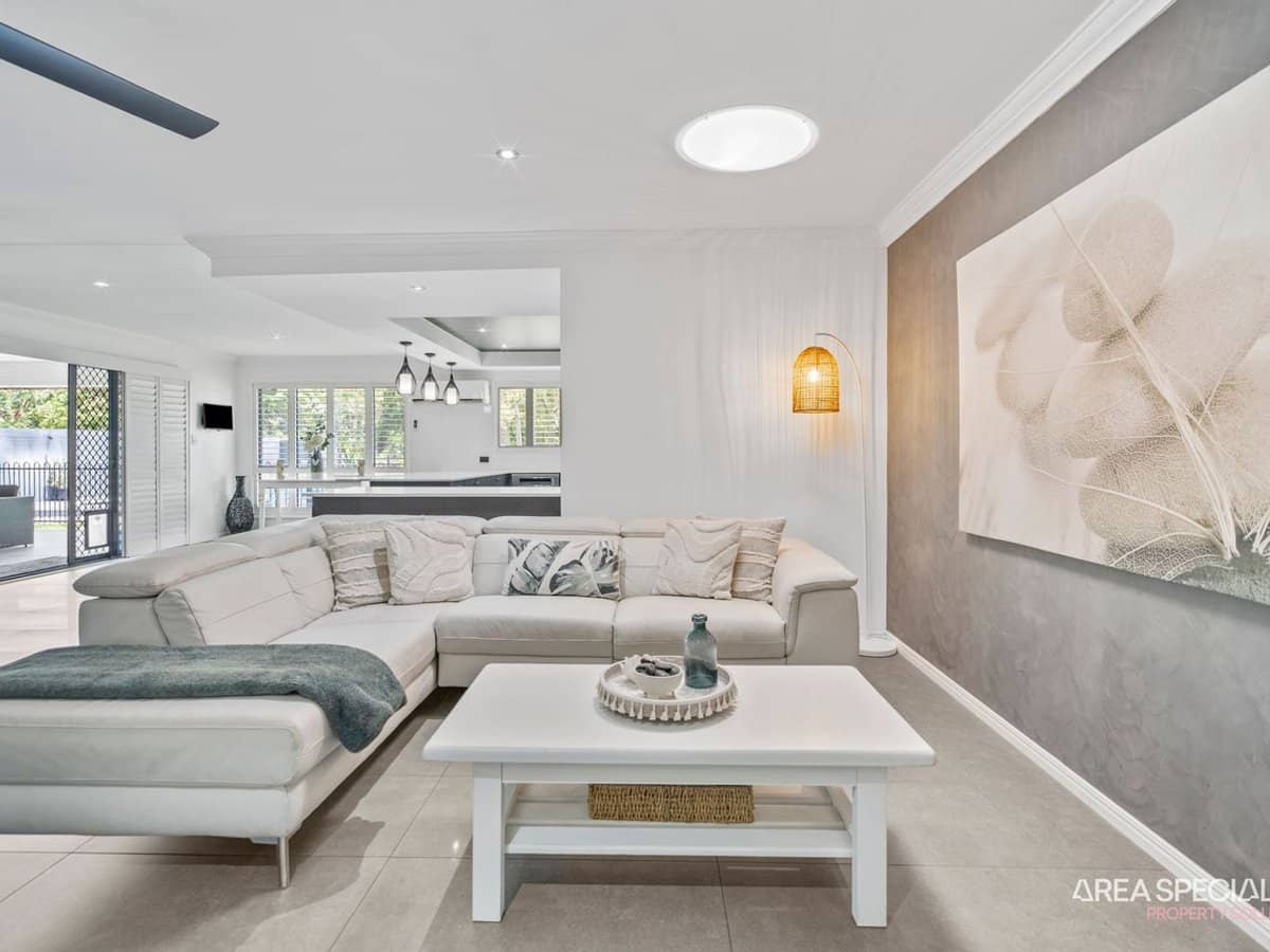 52 Pelican Parade, Jacobs Well - Thumbnail 14