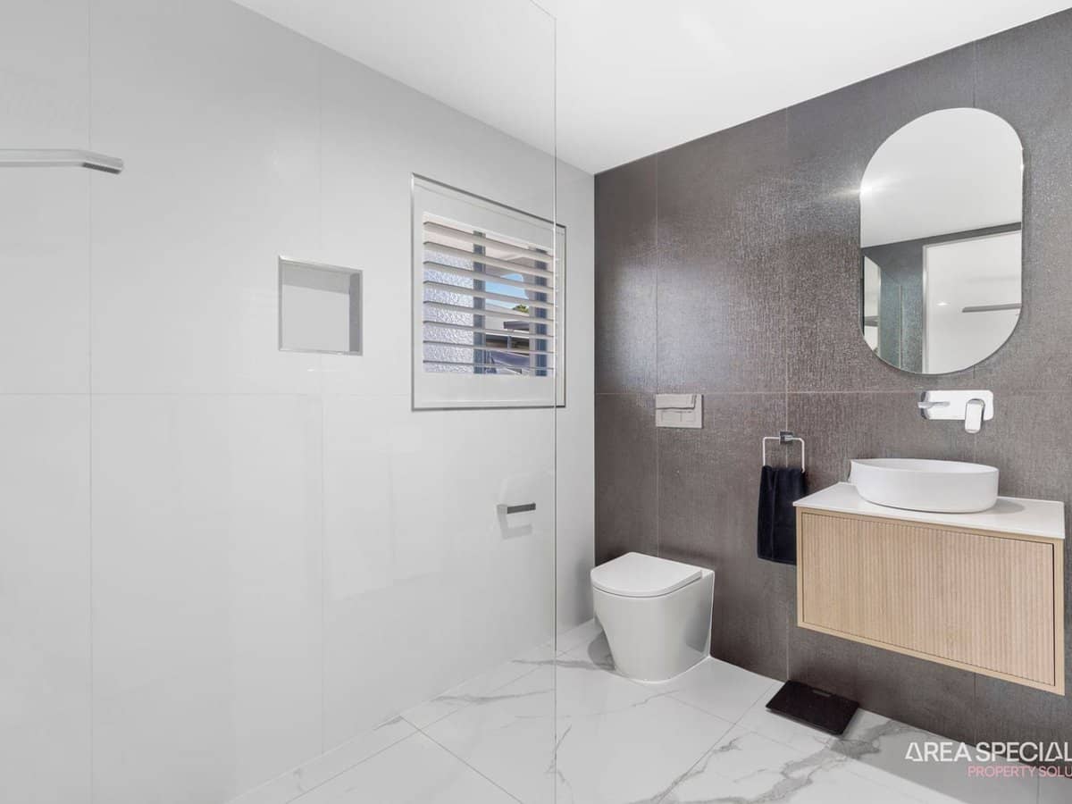 52 Pelican Parade, Jacobs Well - Thumbnail 30