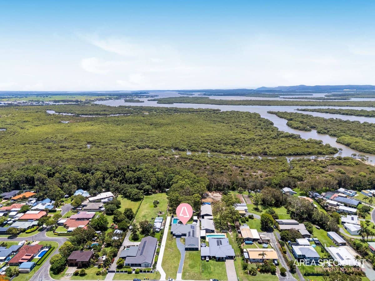 52 Pelican Parade, Jacobs Well - Thumbnail 34