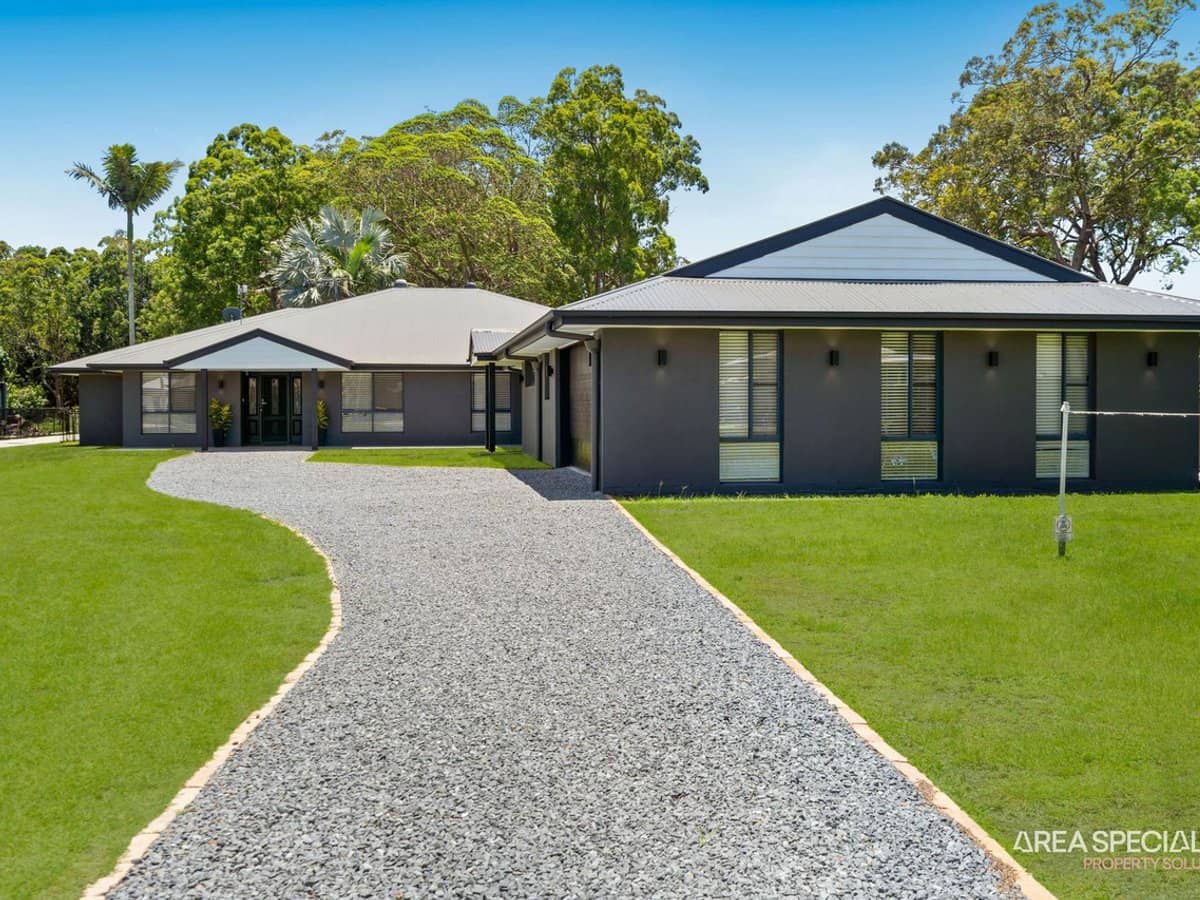 52 Pelican Parade, Jacobs Well - Thumbnail 4