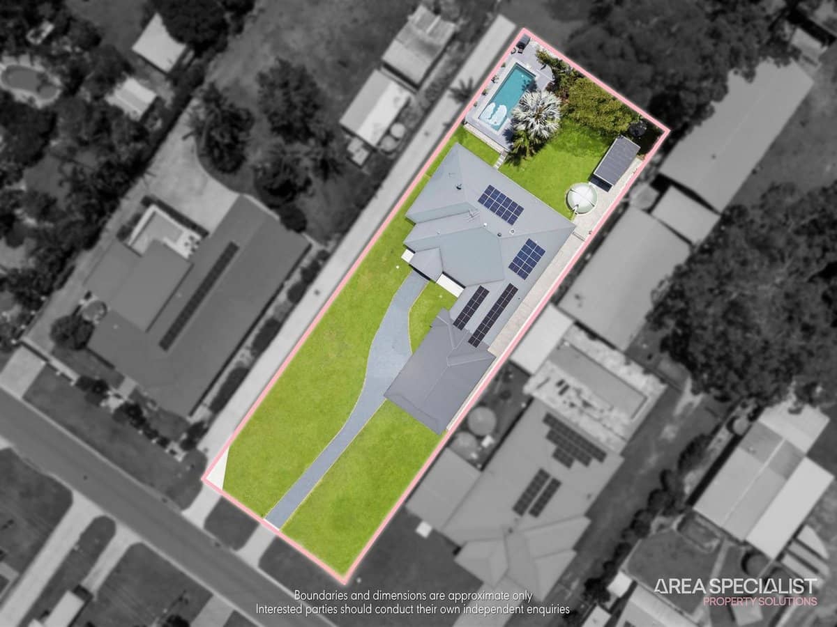 52 Pelican Parade, Jacobs Well - Thumbnail 1