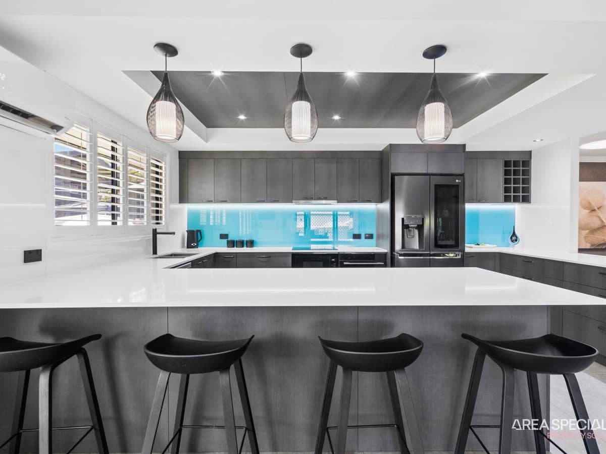 52 Pelican Parade, Jacobs Well - Thumbnail 2