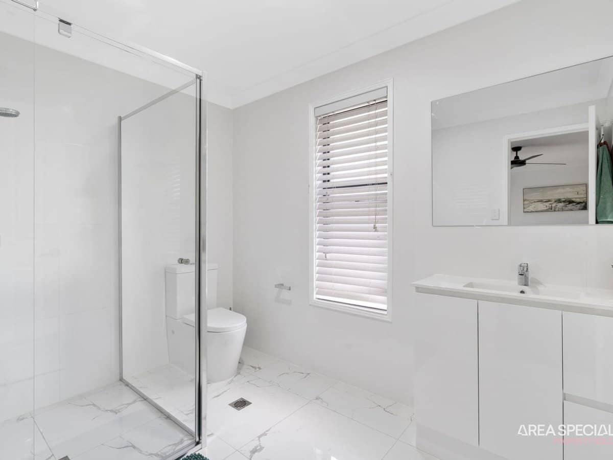 52 Pelican Parade, Jacobs Well - Thumbnail 20