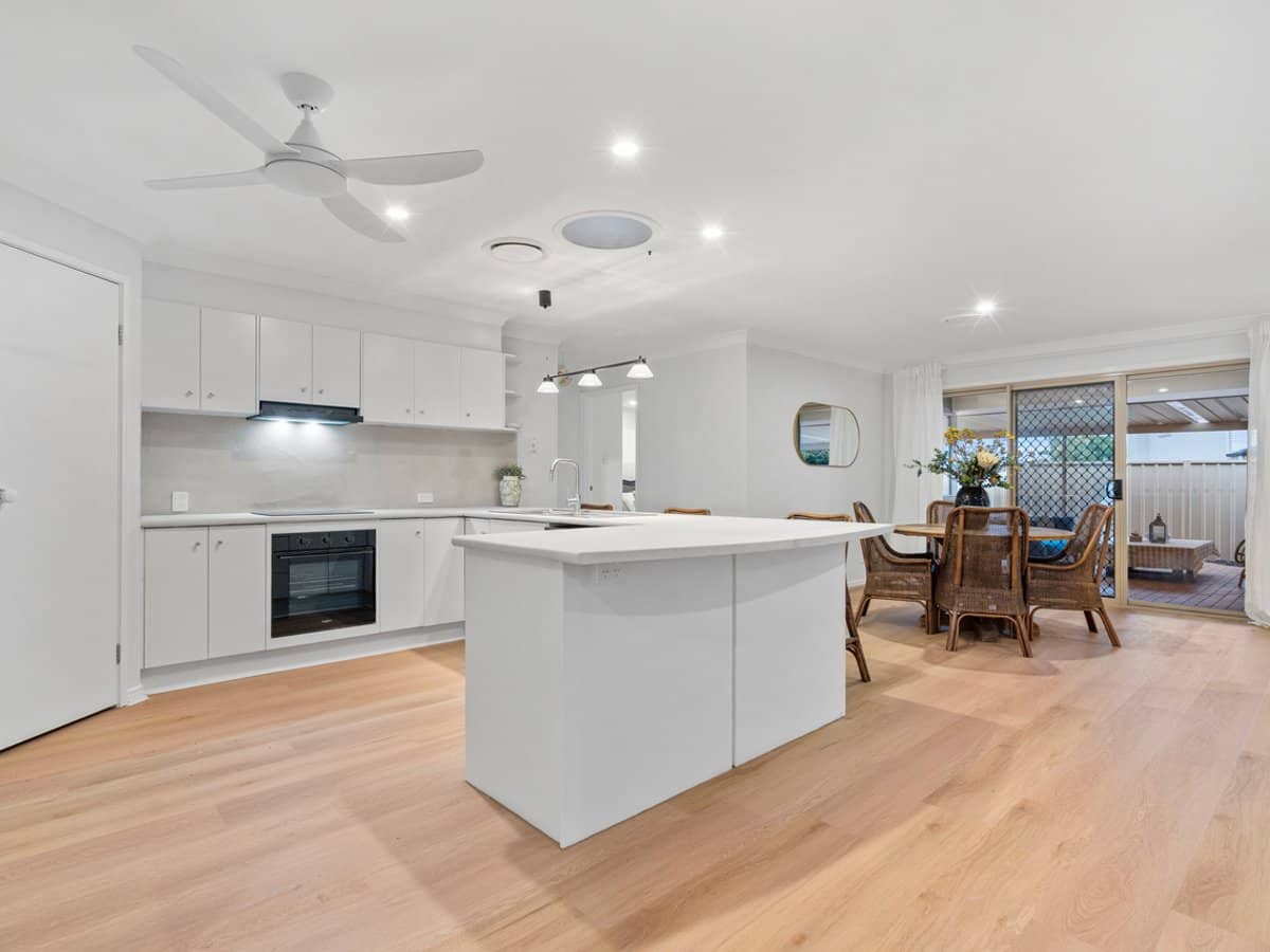 21 Kimbolton Drive, REDLAND BAY - Thumbnail 2