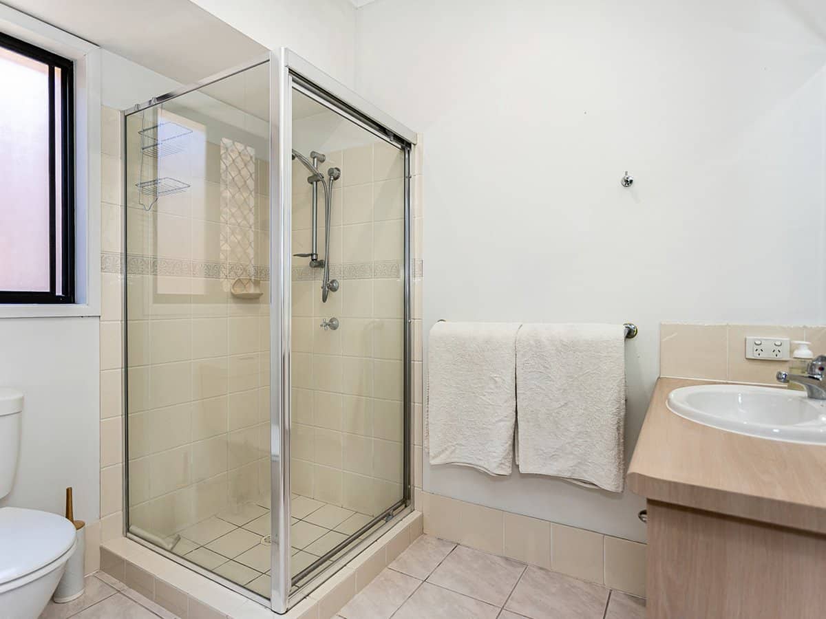 36 Mapleton Circuit, VARSITY LAKES - Thumbnail 17