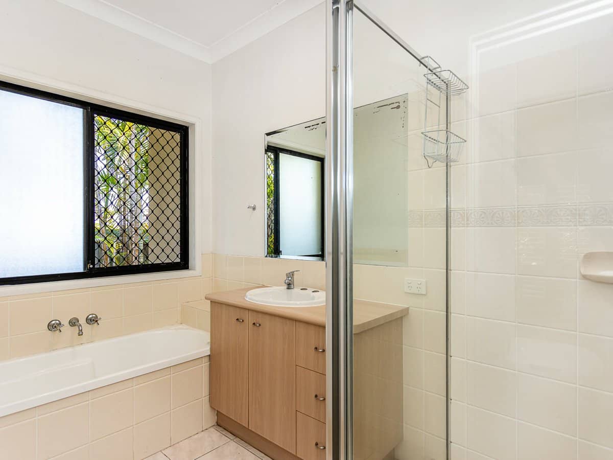 36 Mapleton Circuit, VARSITY LAKES - Thumbnail 21