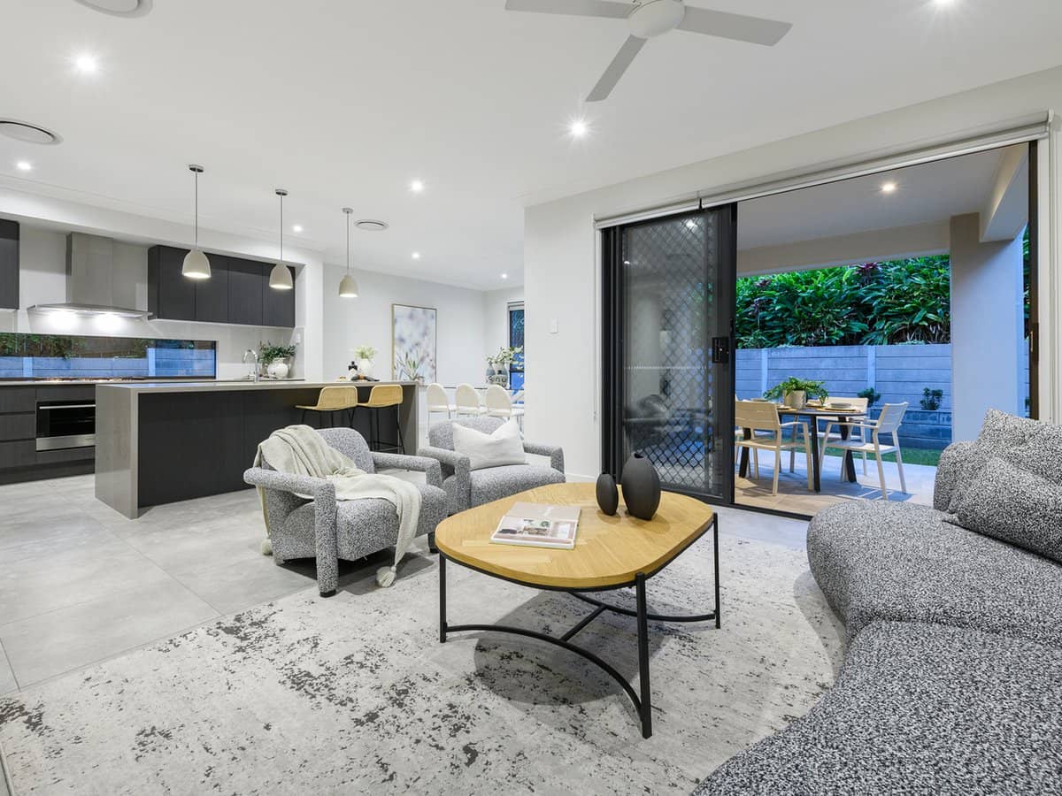 37 Panorama Street, ASHGROVE - Thumbnail 2
