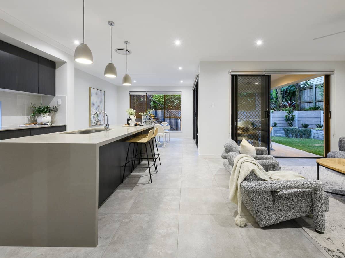 37 Panorama Street, ASHGROVE - Thumbnail 4