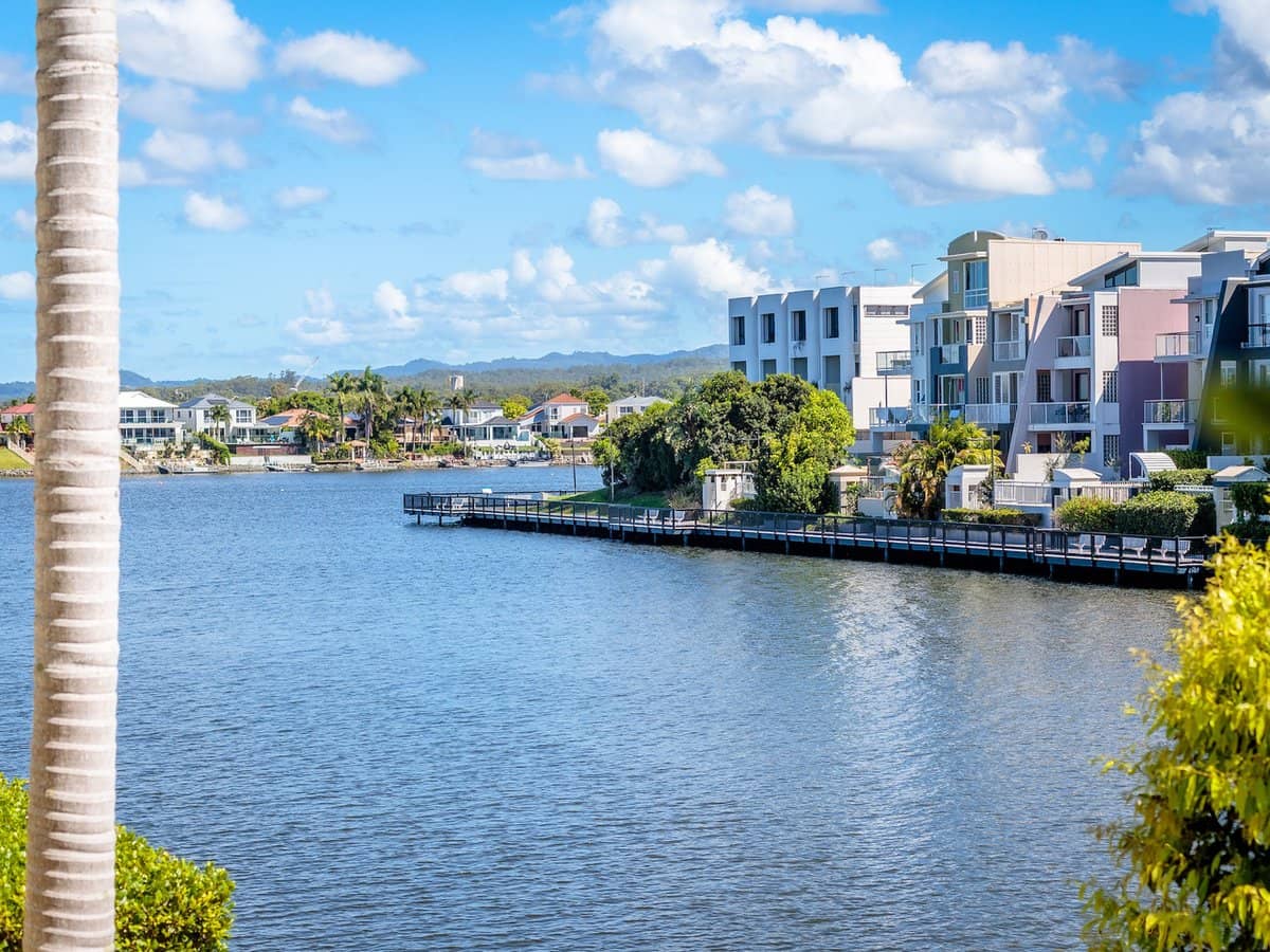 2/251 Varsity Parade, VARSITY LAKES - Thumbnail 1