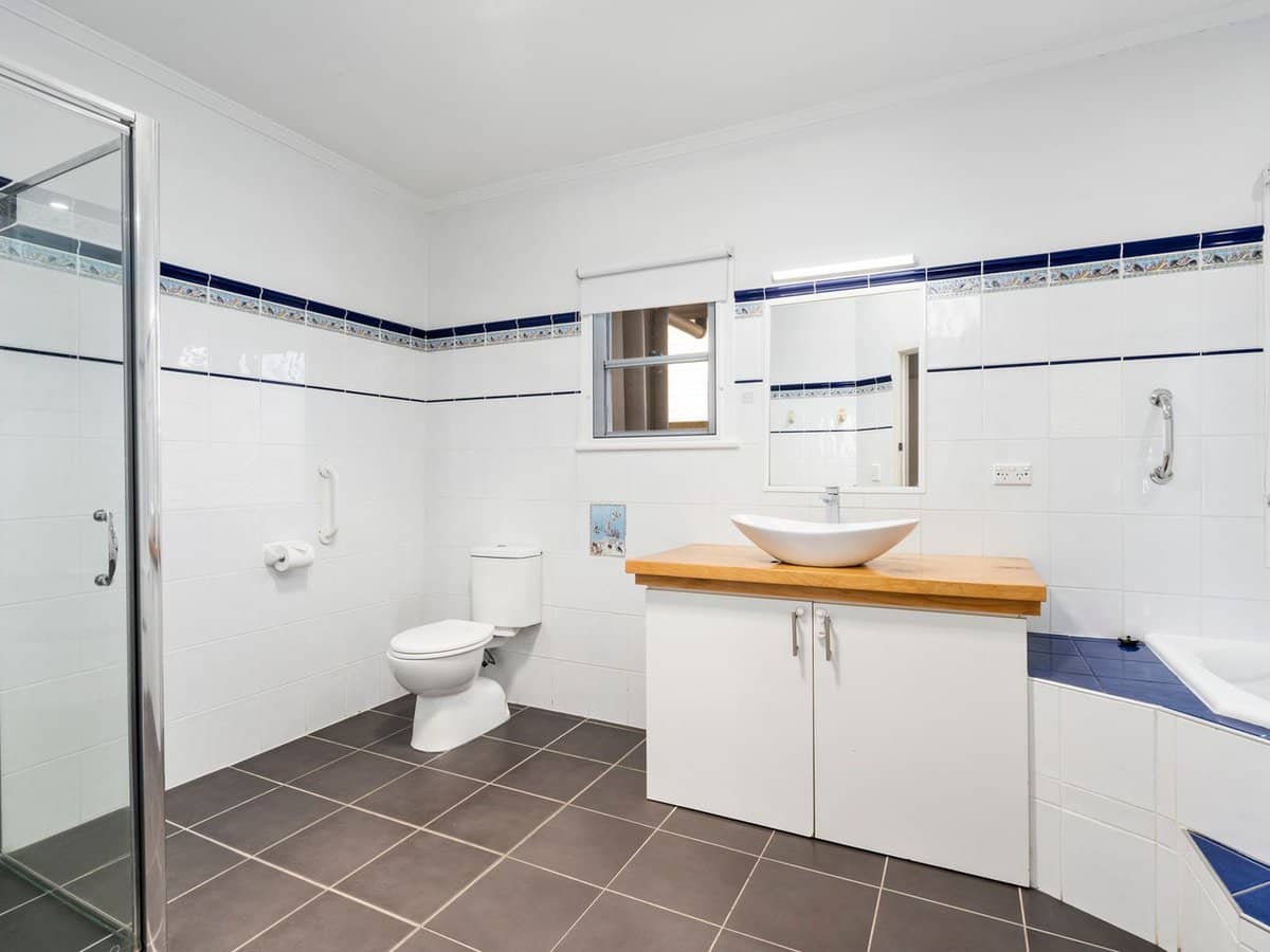 53 Deakin Avenue, Southport - Thumbnail 9