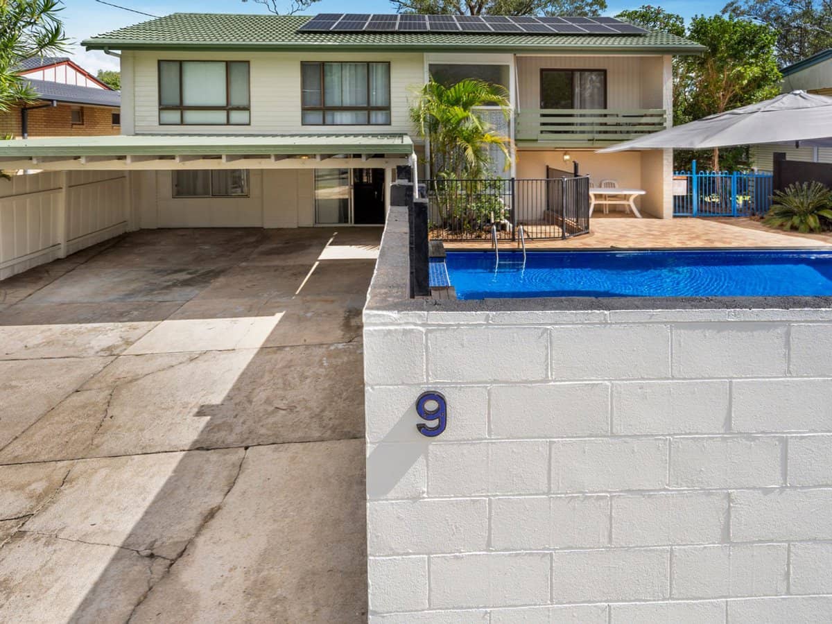 9 Burloo Crescent, FERNY HILLS - Thumbnail 2