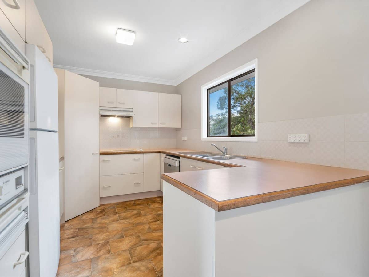 9 Burloo Crescent, FERNY HILLS - Thumbnail 4