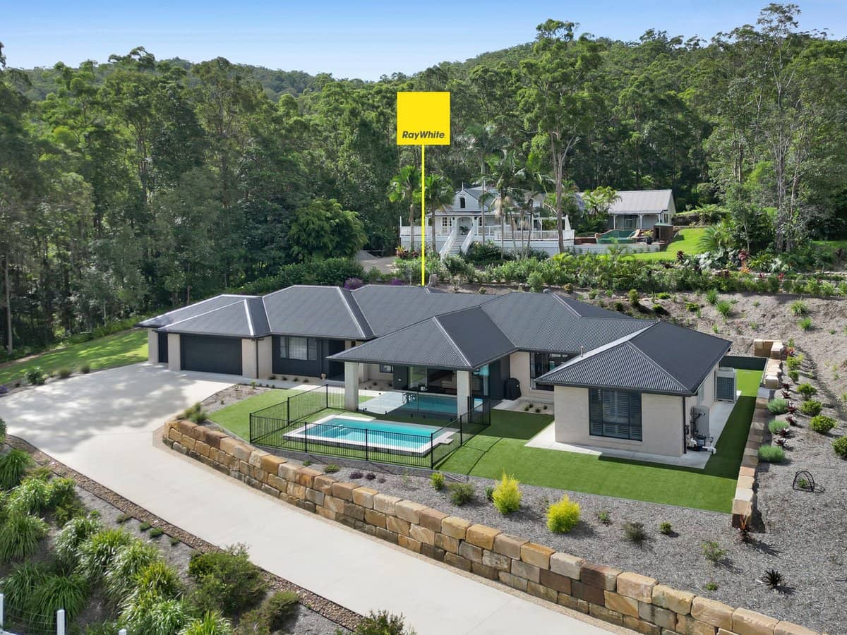 2/37 Hersden Court, BONOGIN - Thumbnail 1