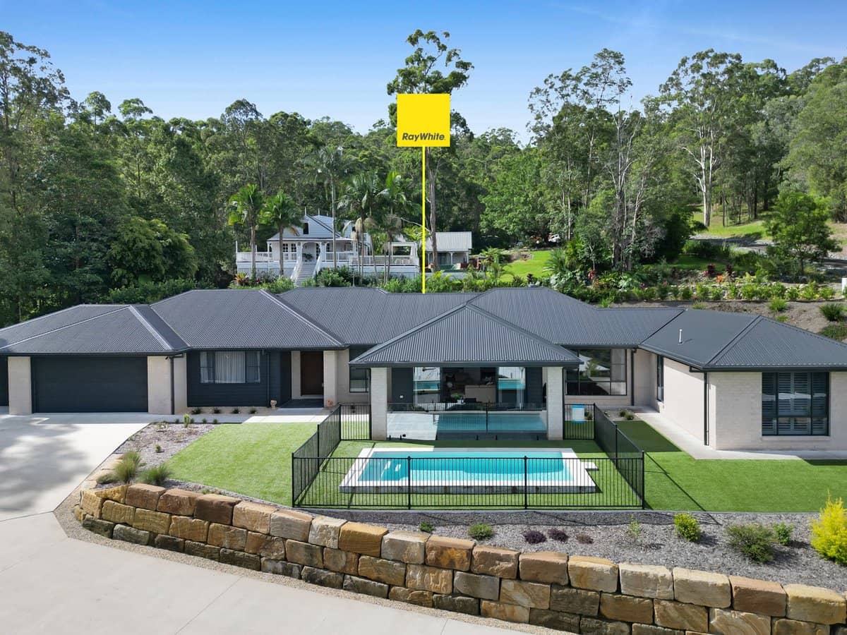 2/37 Hersden Court, BONOGIN - Thumbnail 2