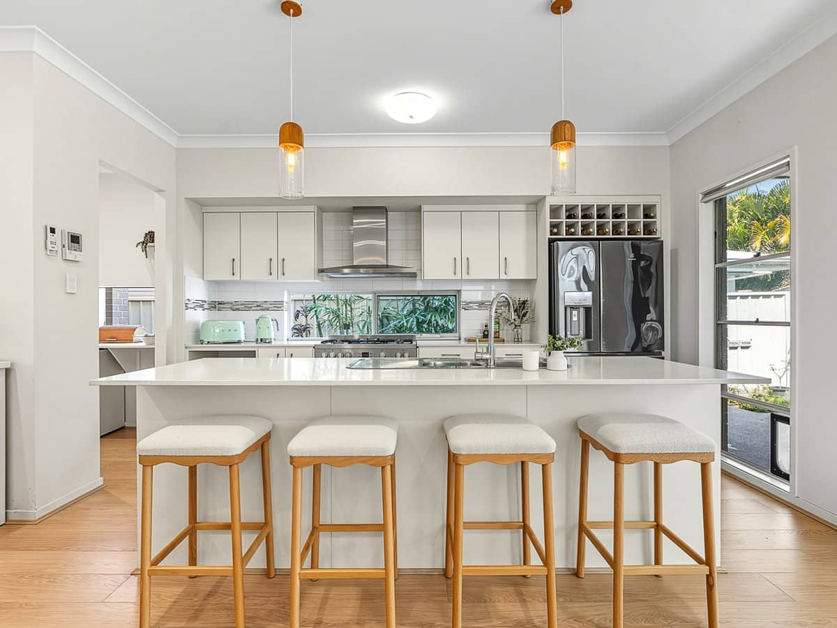 24 Petrel Avenue, MERMAID BEACH - Thumbnail 1