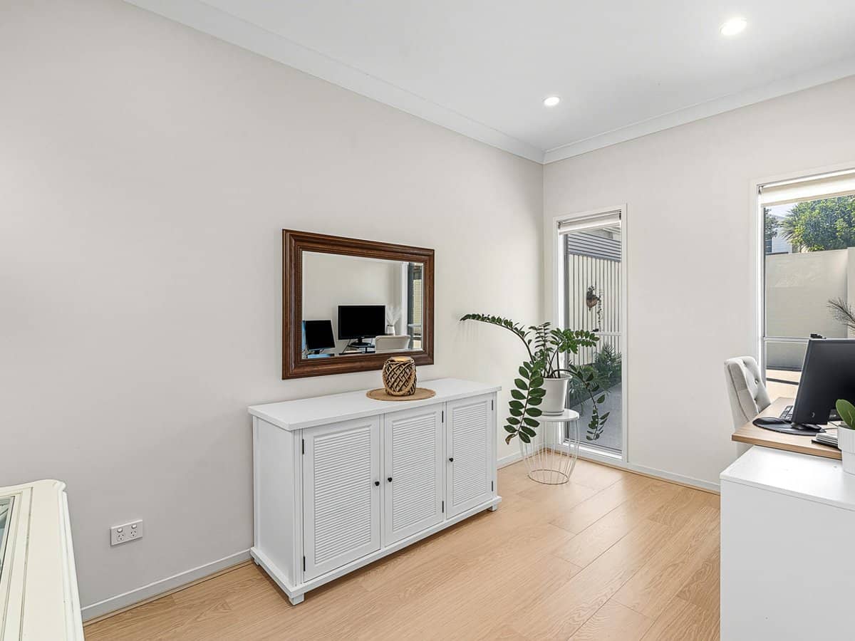 24 Petrel Avenue, MERMAID BEACH - Thumbnail 18