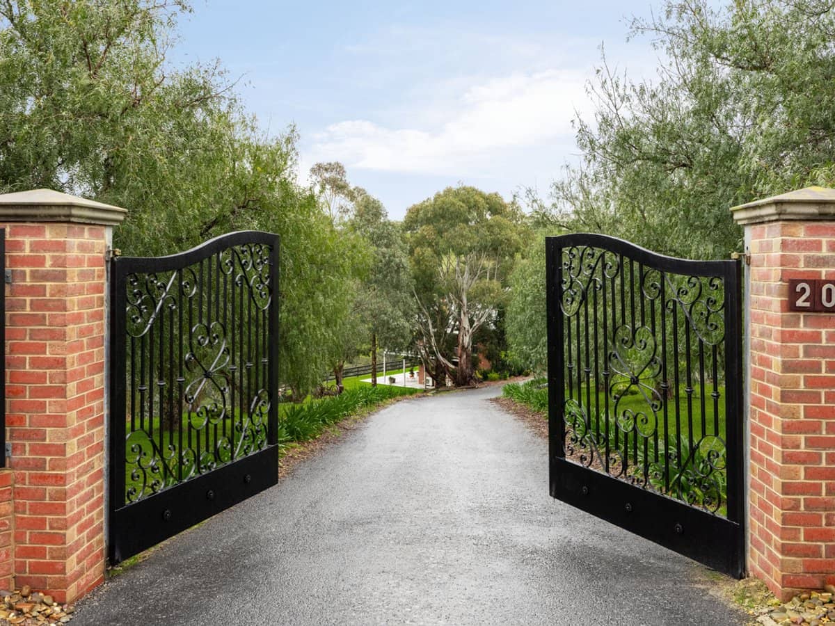 20 Creasey Court, BULLA - Thumbnail 1