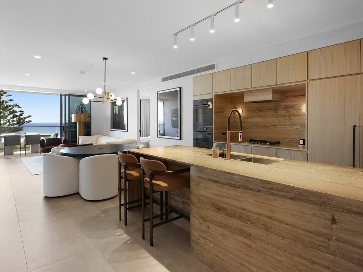 58 The Esplanade, Burleigh Heads - Thumbnail 2