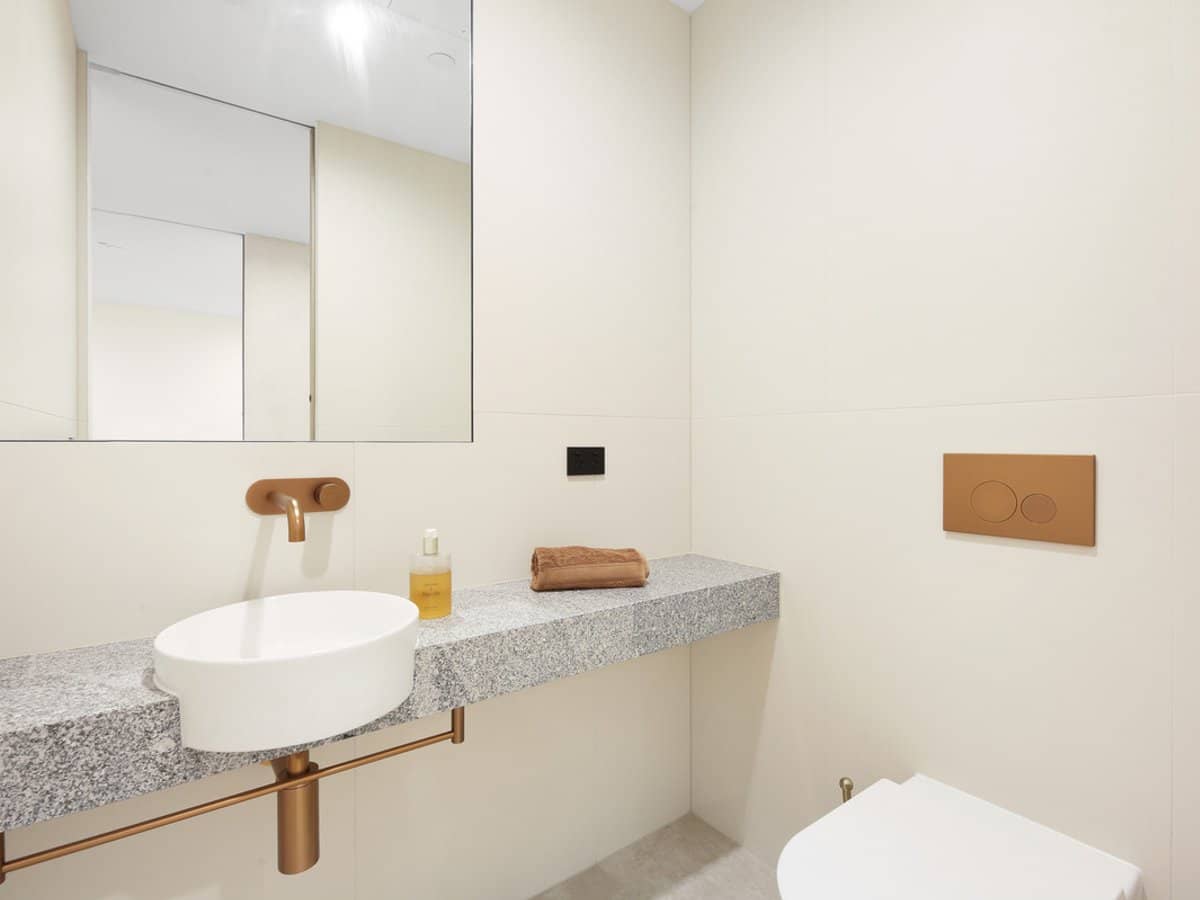 58 The Esplanade, Burleigh Heads - Thumbnail 22