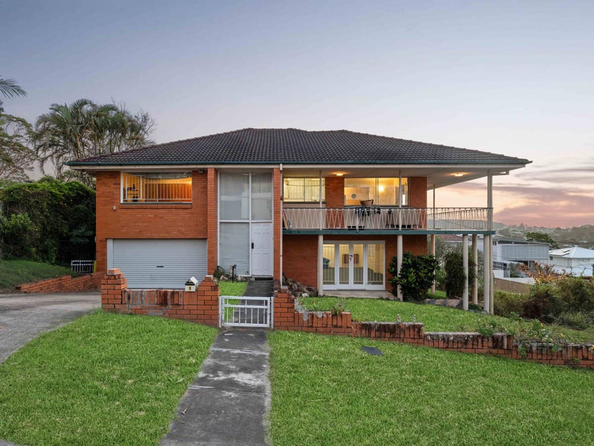 53 Kneale Street, Holland Park West - Thumbnail 1