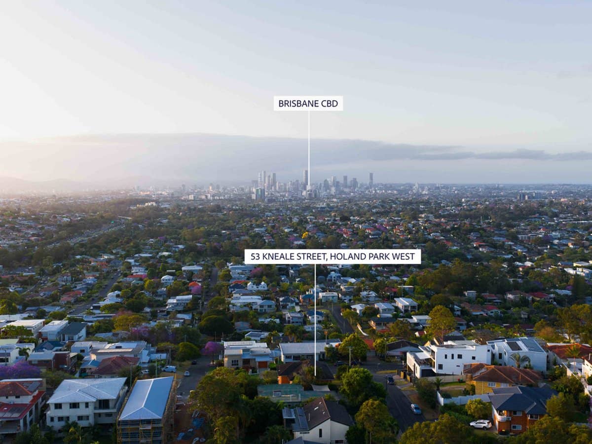 53 Kneale Street, Holland Park West - Thumbnail 2