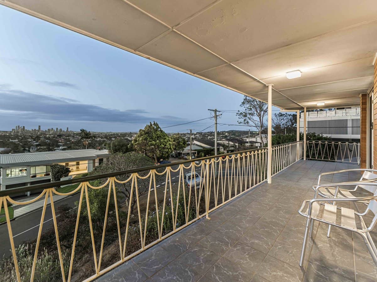 53 Kneale Street, Holland Park West - Thumbnail 3