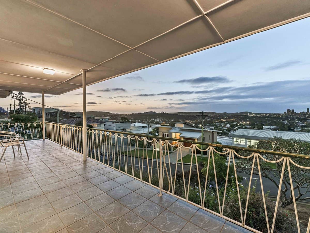 53 Kneale Street, Holland Park West - Thumbnail 4