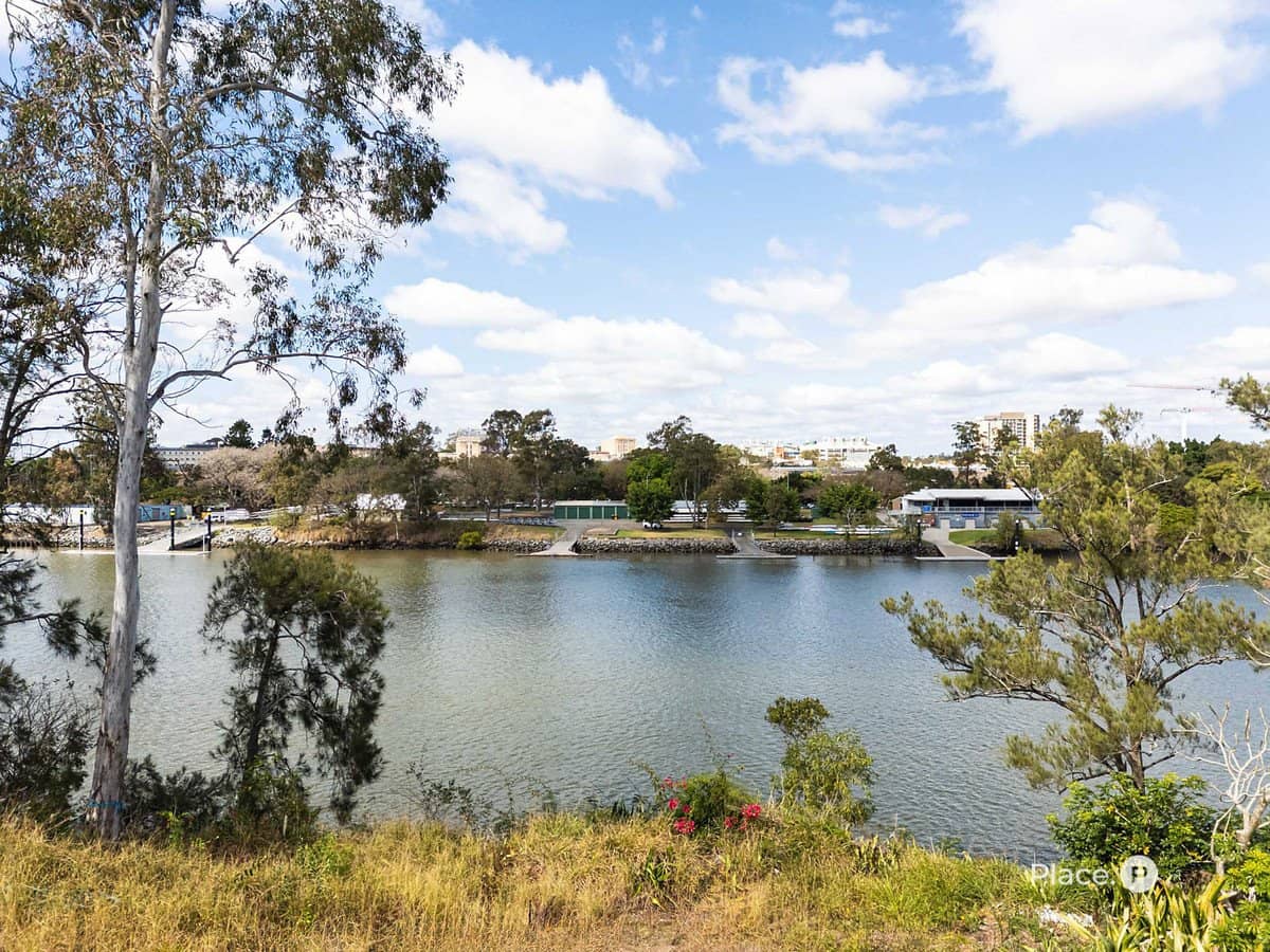 11 Dudley Street, Highgate Hill - Thumbnail 1