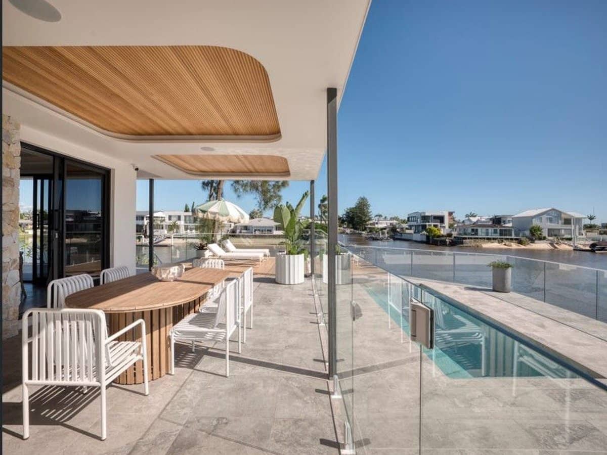 15 Cresta Court, Broadbeach Waters - Thumbnail 1