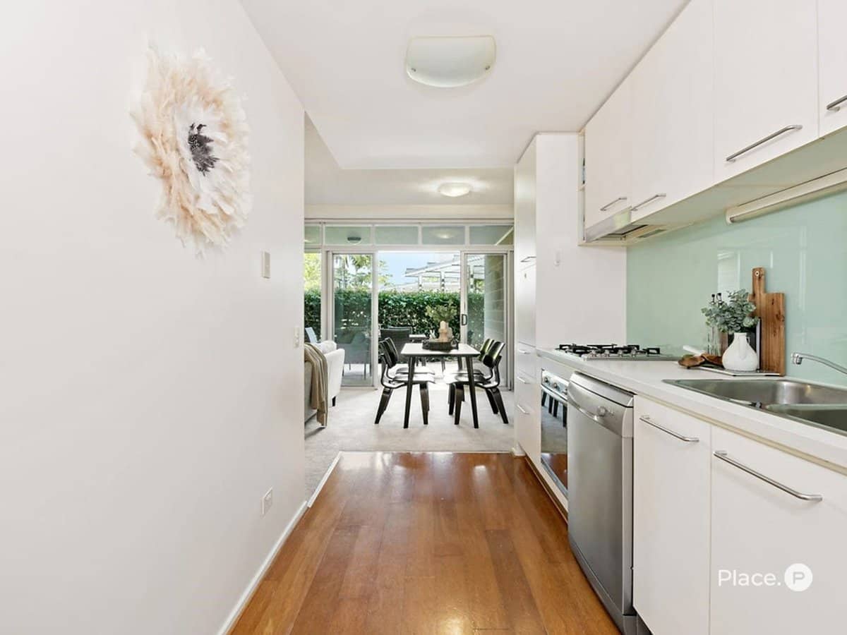 18 Addison Avenue, Bulimba - Thumbnail 6