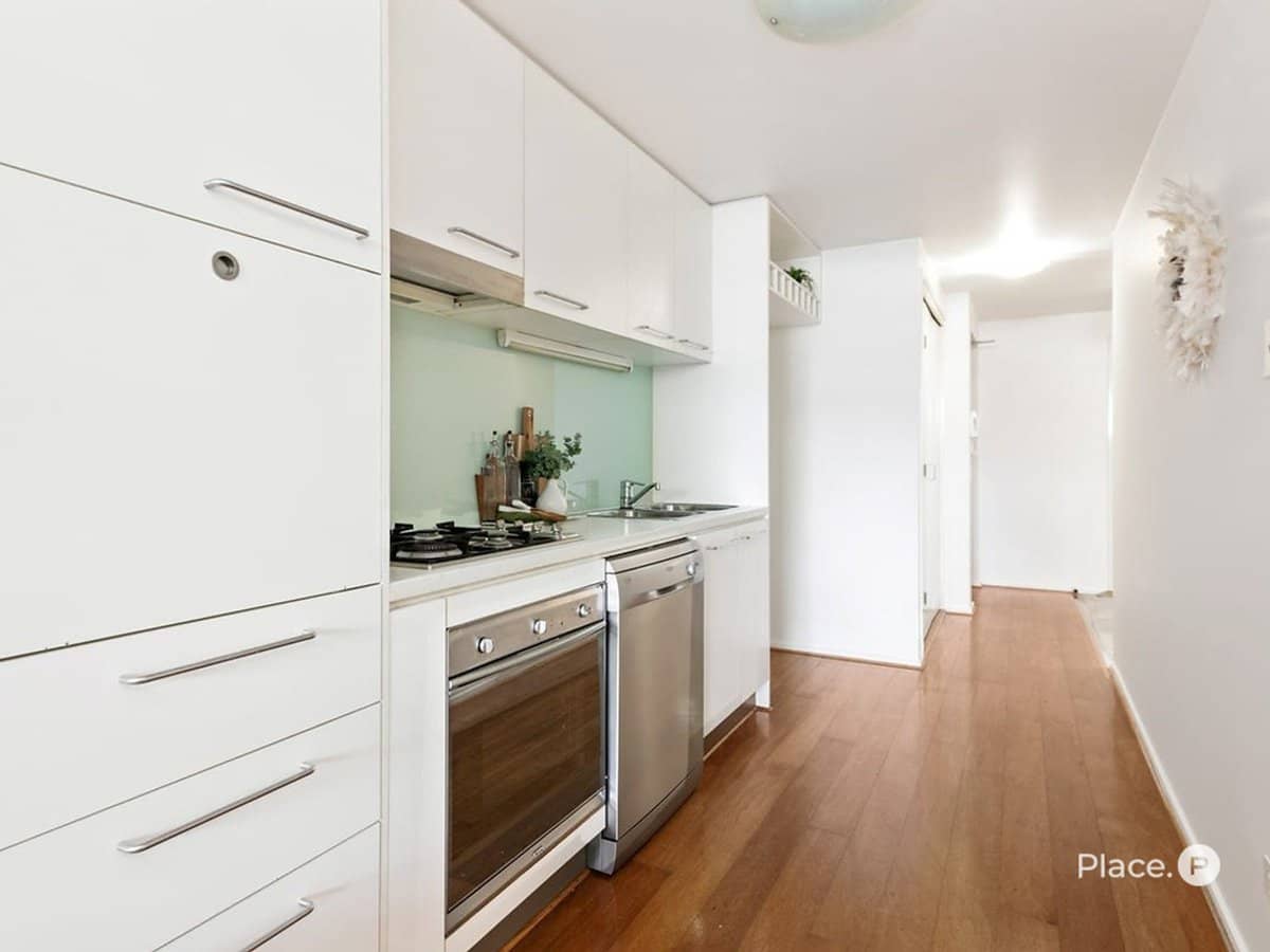 18 Addison Avenue, Bulimba - Thumbnail 11