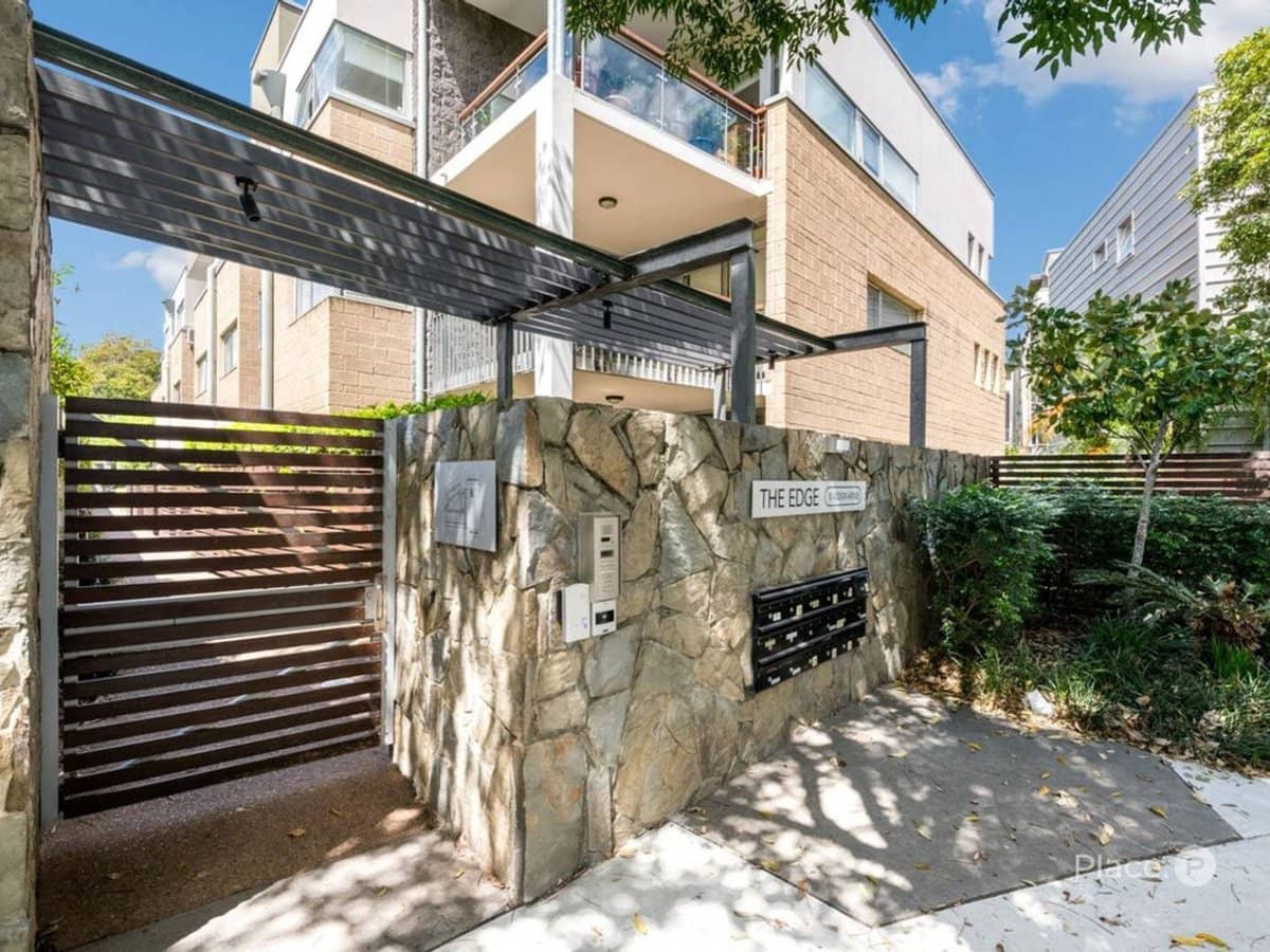 18 Addison Avenue, Bulimba - Thumbnail 12