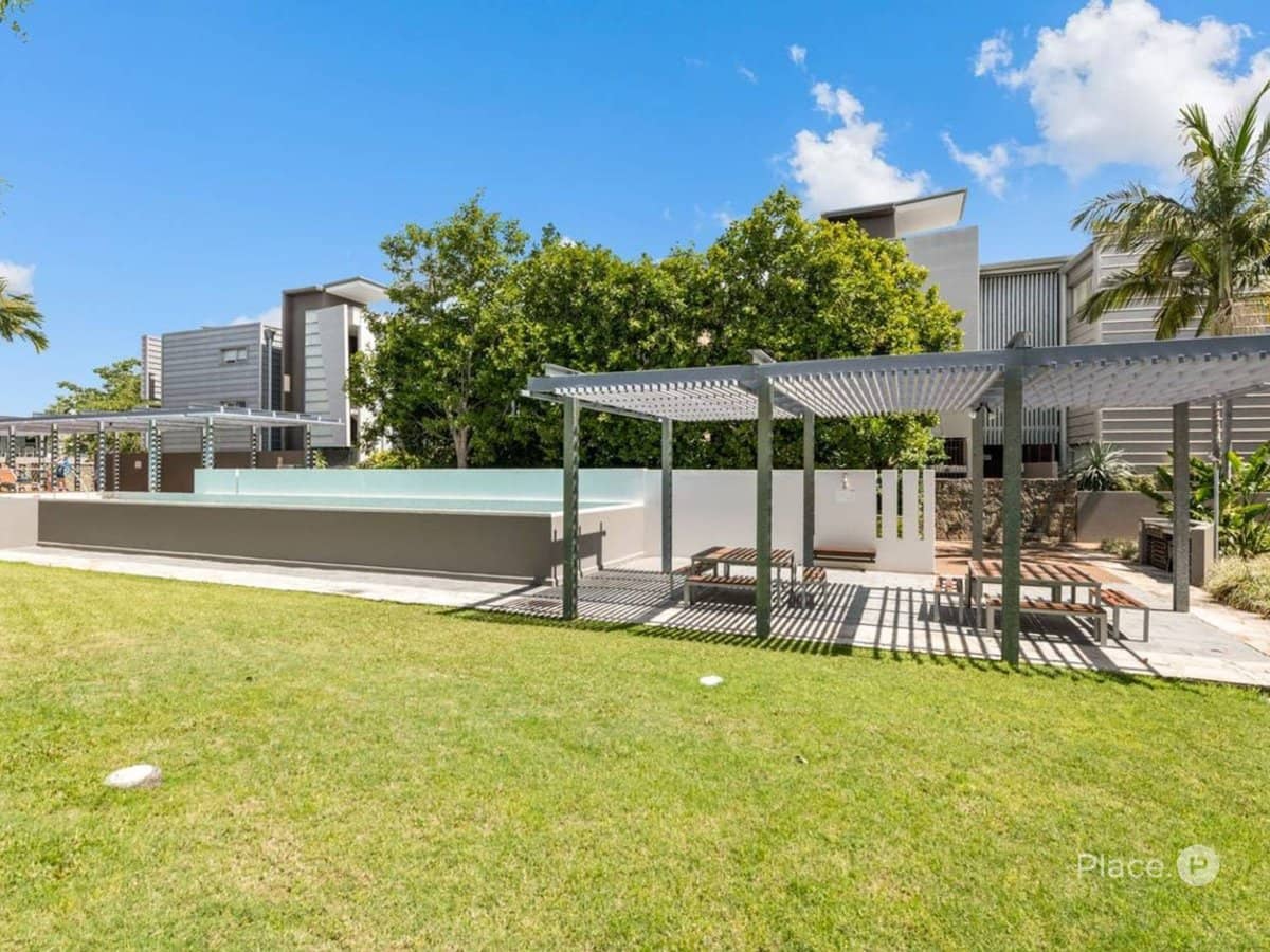 18 Addison Avenue, Bulimba - Thumbnail 14