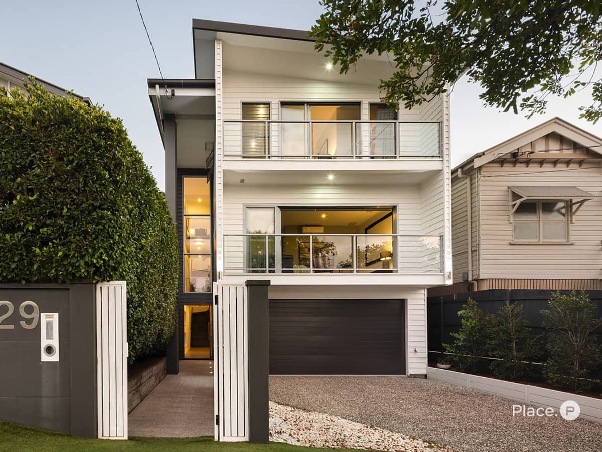 129 Macrossan Avenue, Norman Park - Thumbnail 1