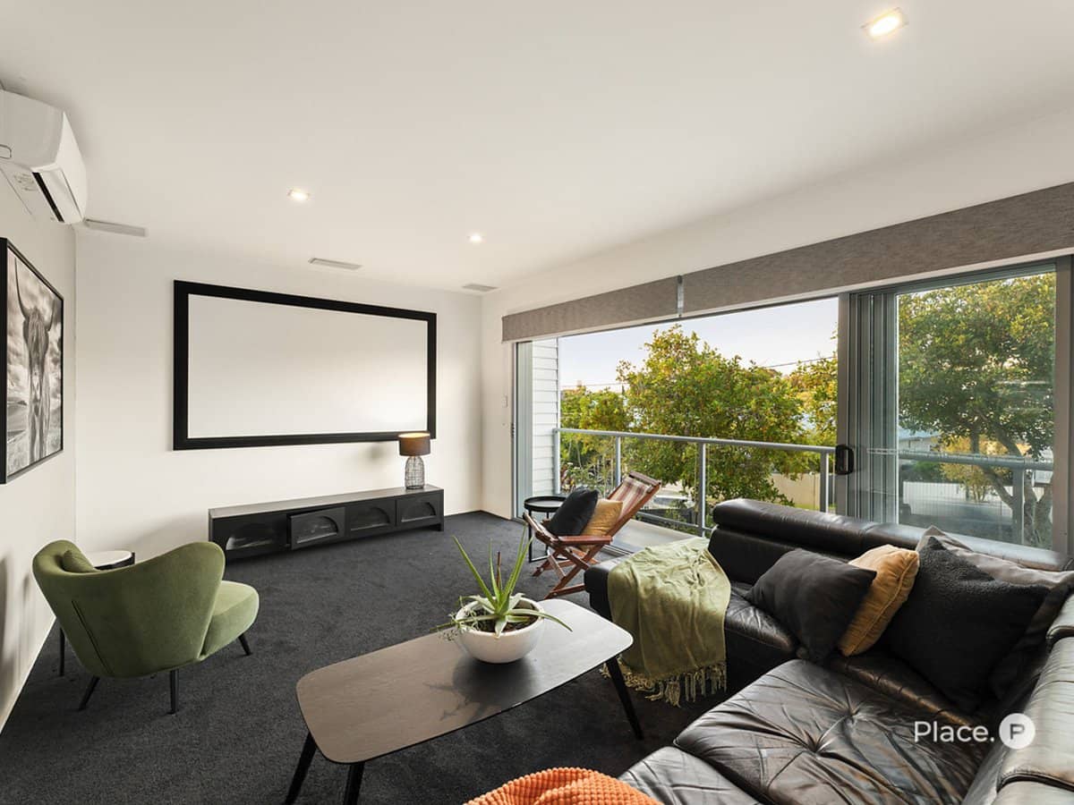 129 Macrossan Avenue, Norman Park - Thumbnail 3