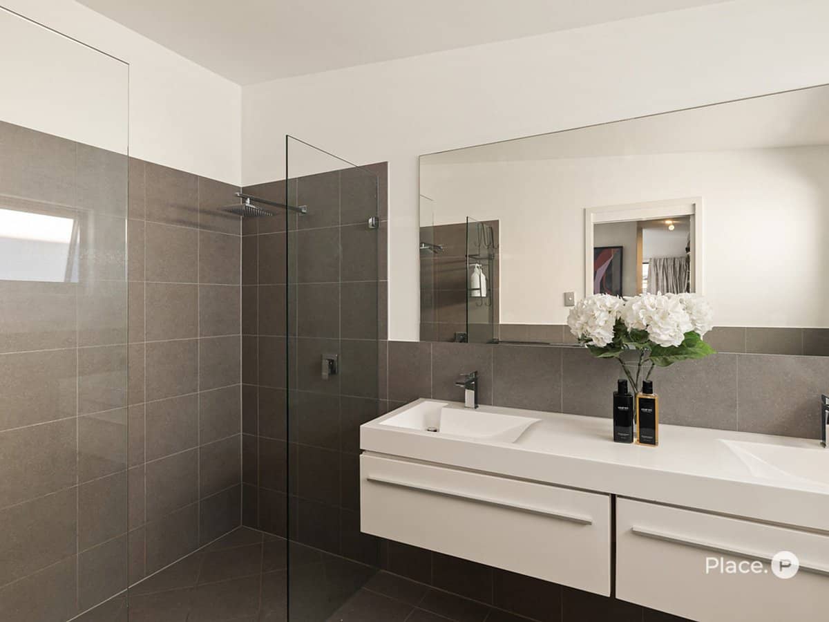 129 Macrossan Avenue, Norman Park - Thumbnail 10